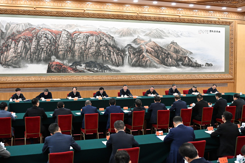 習(xí)近平在民營(yíng)企業(yè)座談會(huì)上強(qiáng)調(diào)：民營(yíng)經(jīng)濟(jì)發(fā)展前景廣闊大有可為 民營(yíng)企業(yè)和民營(yíng)企業(yè)家大顯身手正當(dāng)其時(shí)